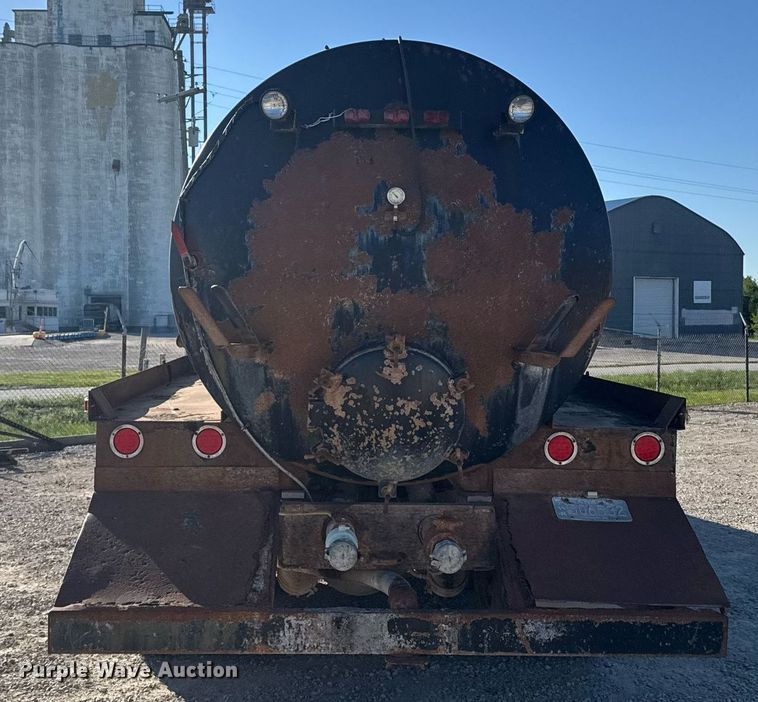 image for item EG6447 1987 Kenworth T660 tank truck