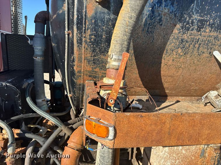 image for item EG6447 1987 Kenworth T660 tank truck