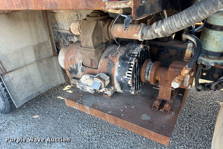 image for item EG6447 1987 Kenworth T660 tank truck