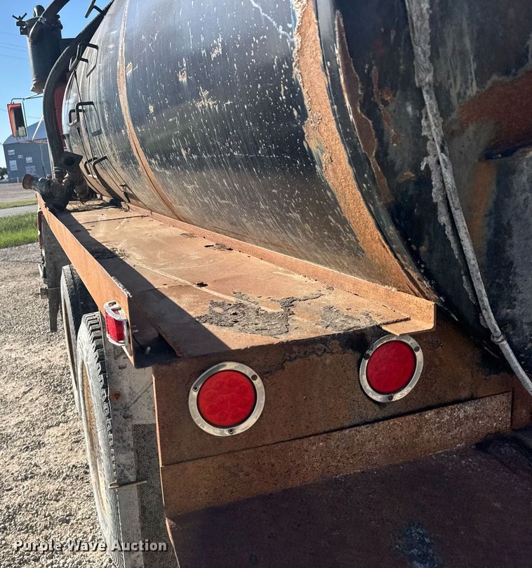 image for item EG6447 1987 Kenworth T660 tank truck