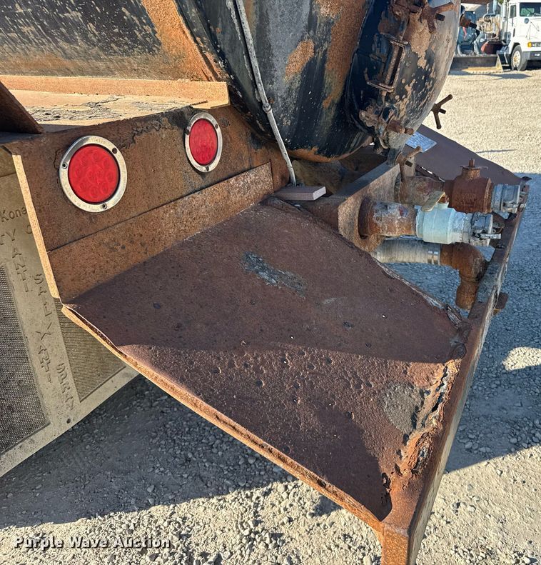 image for item EG6447 1987 Kenworth T660 tank truck