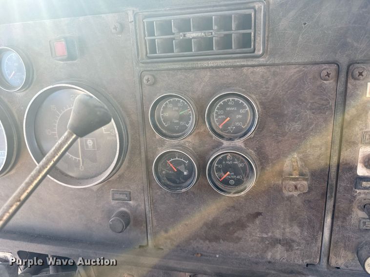 image for item EG6447 1987 Kenworth T660 tank truck