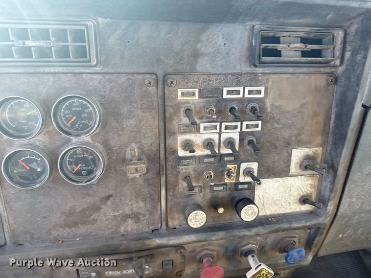 image for item EG6447 1987 Kenworth T660 tank truck