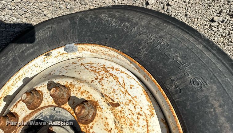 image for item EG6447 1987 Kenworth T660 tank truck