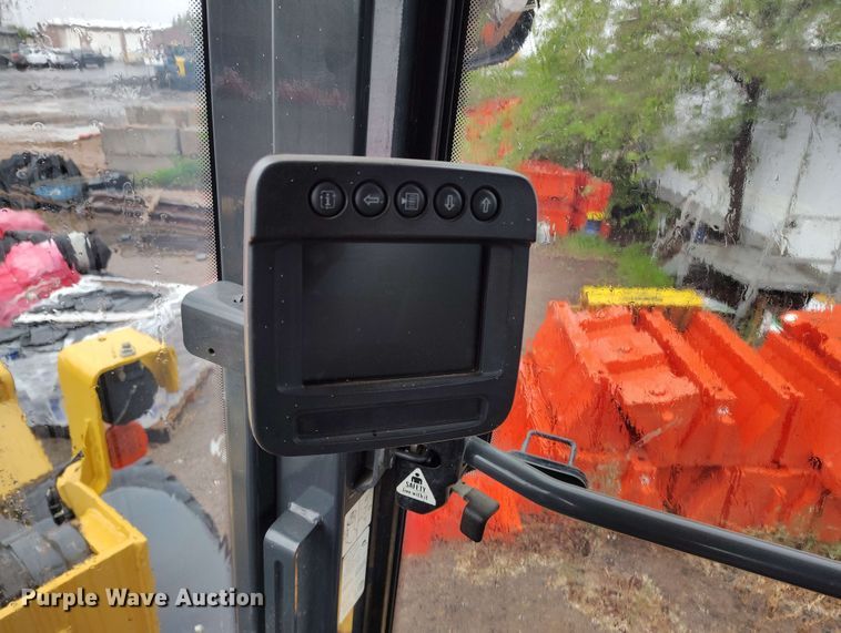 image for item EH0310 2015 John Deere 624K wheel loader