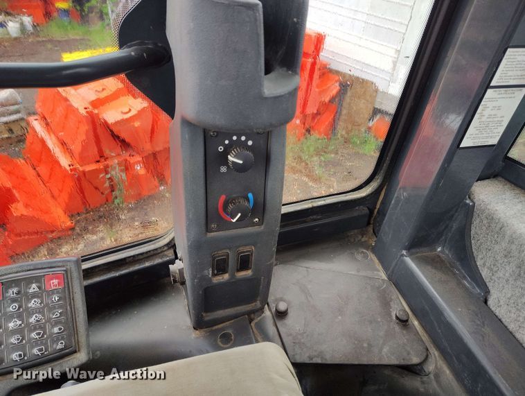 image for item EH0310 2015 John Deere 624K wheel loader