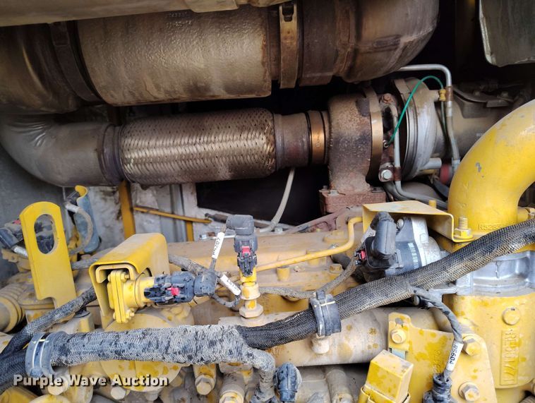 image for item EH0310 2015 John Deere 624K wheel loader