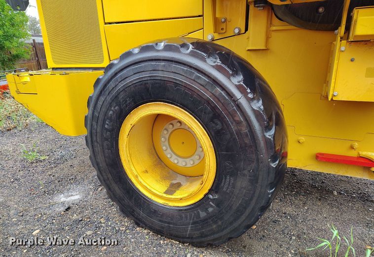 image for item EH0310 2015 John Deere 624K wheel loader