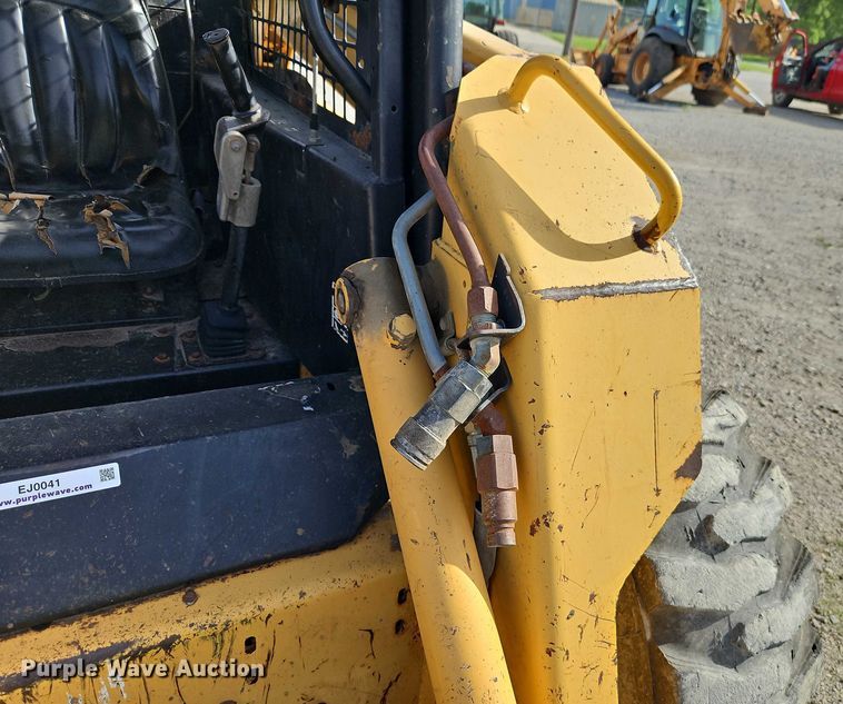 image for item EJ0041 1997 John Deere 7775 skid steer loader