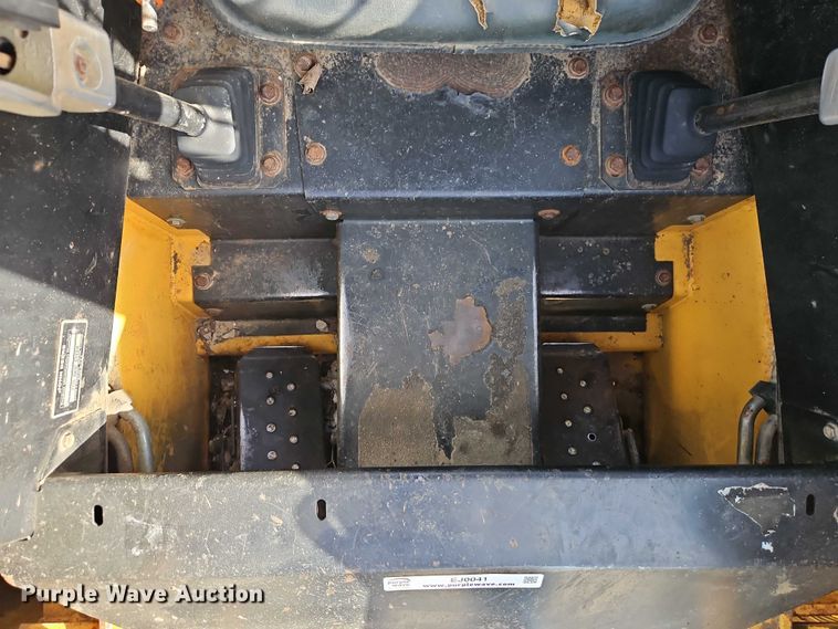 image for item EJ0041 1997 John Deere 7775 skid steer loader