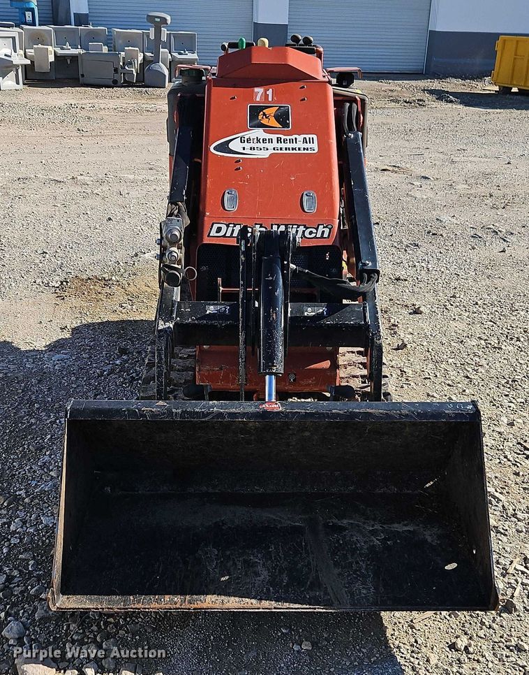 image for item EJ0048 2018 Ditch Witch SK600 compact utility loader