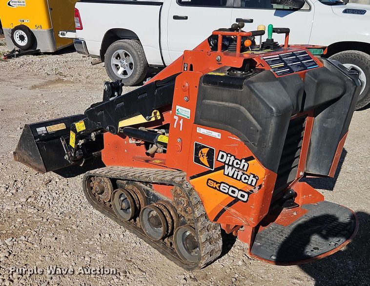image for item EJ0048 2018 Ditch Witch SK600 compact utility loader