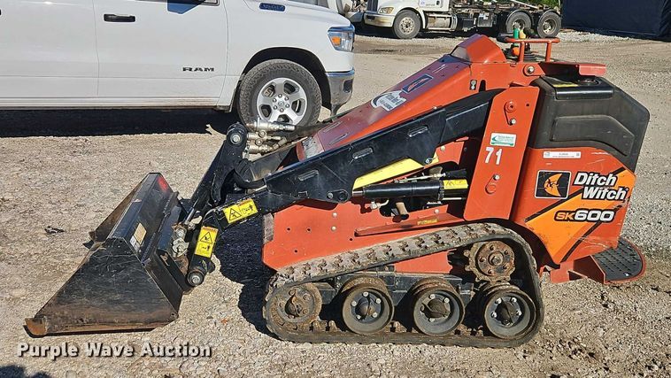 image for item EJ0048 2018 Ditch Witch SK600 compact utility loader