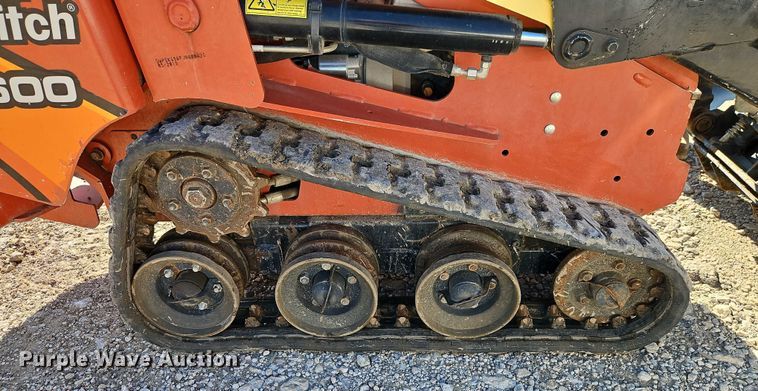 image for item EJ0048 2018 Ditch Witch SK600 compact utility loader