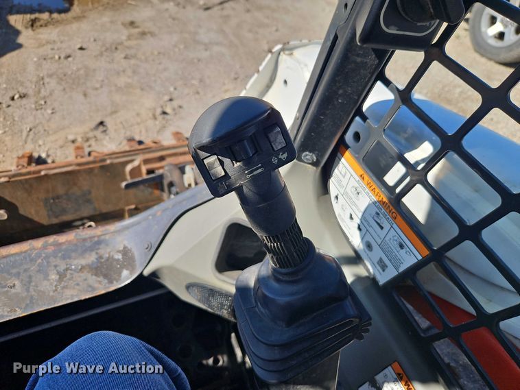 image for item EJ0052 2017 Bobcat T550 tracked skid steer loader