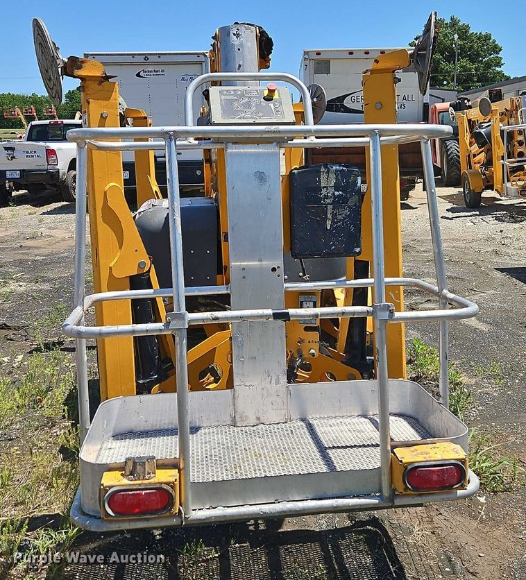 image for item EJ0056 2018 Haulotte 4527 boom lift