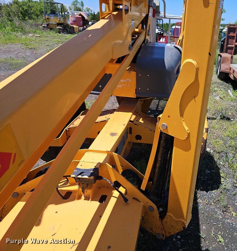 image for item EJ0056 2018 Haulotte 4527 boom lift