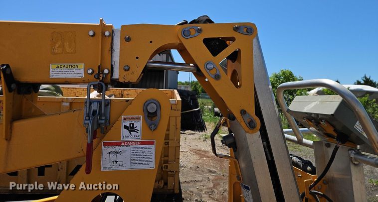 image for item EJ0056 2018 Haulotte 4527 boom lift