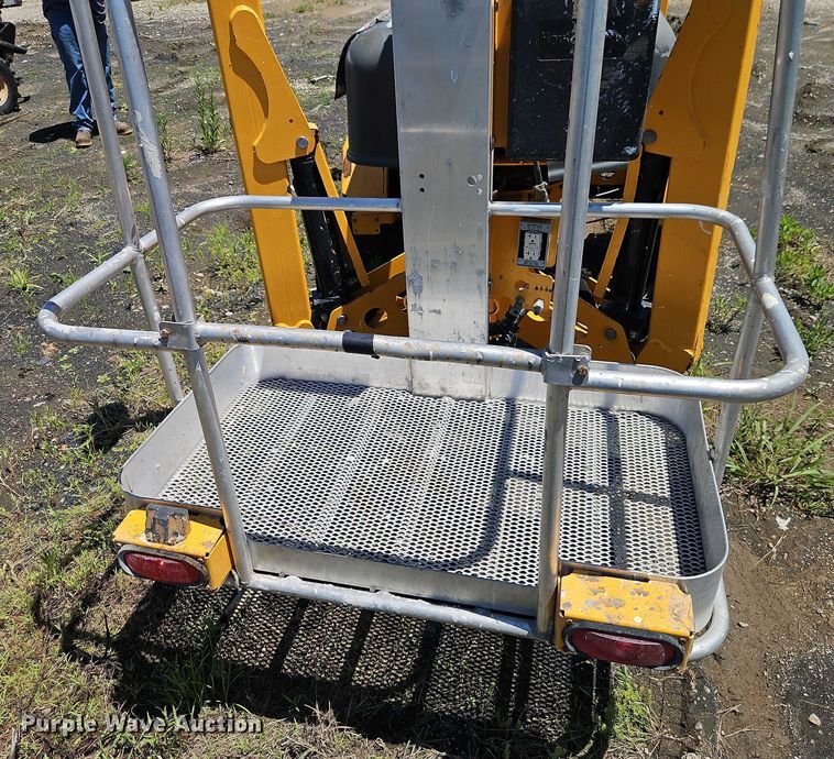 image for item EJ0056 2018 Haulotte 4527 boom lift