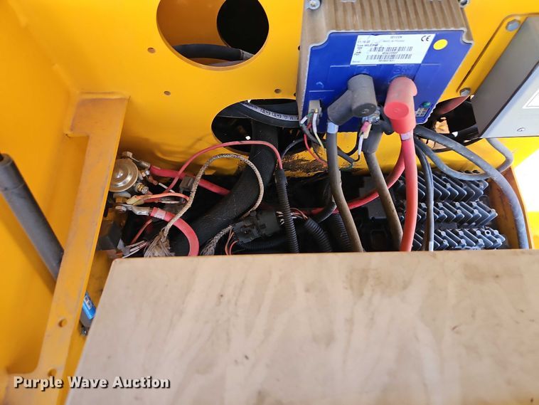 image for item EJ0056 2018 Haulotte 4527 boom lift