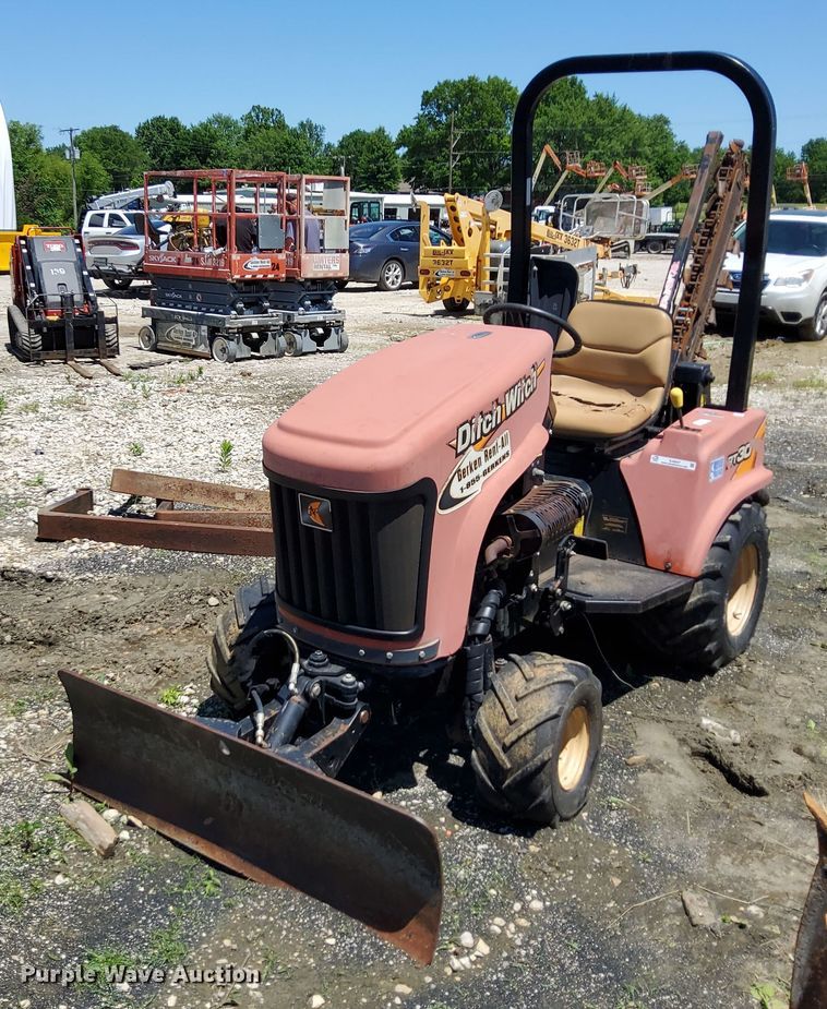 image for item EJ0057 2016 Ditch Witch RT30 trencher