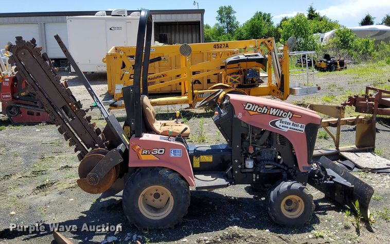 image for item EJ0057 2016 Ditch Witch RT30 trencher