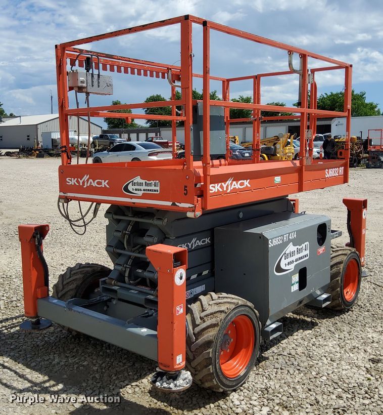 image for item EJ0058 2018 SkyJack SJ6832 RT scissor lift
