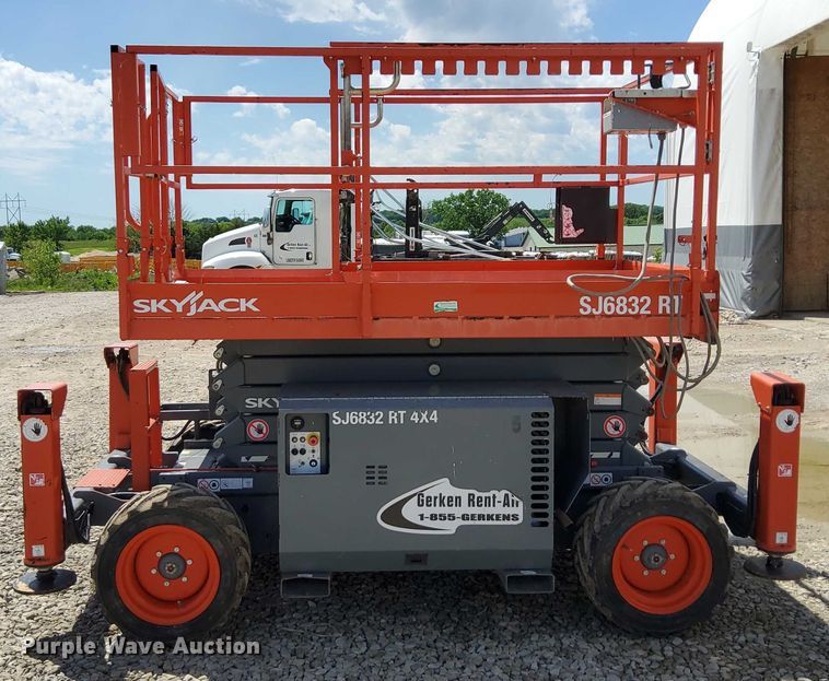 image for item EJ0058 2018 SkyJack SJ6832 RT scissor lift