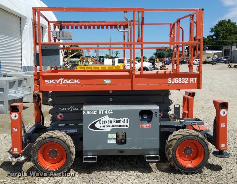 image for item EJ0058 2018 SkyJack SJ6832 RT scissor lift