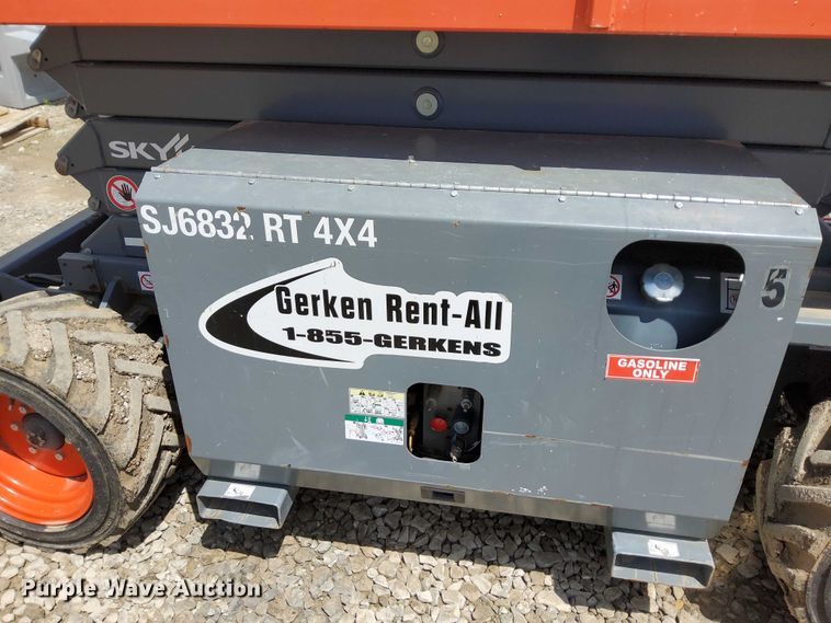 image for item EJ0058 2018 SkyJack SJ6832 RT scissor lift