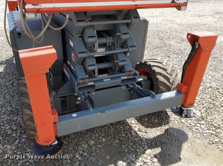 image for item EJ0058 2018 SkyJack SJ6832 RT scissor lift