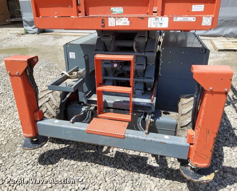 image for item EJ0058 2018 SkyJack SJ6832 RT scissor lift