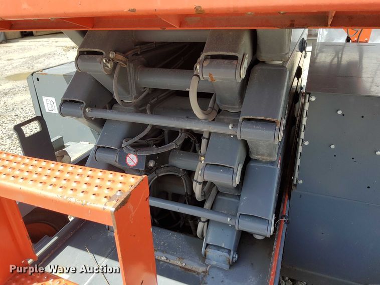 image for item EJ0058 2018 SkyJack SJ6832 RT scissor lift