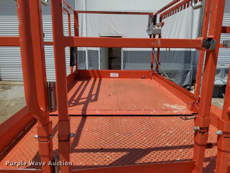 image for item EJ0058 2018 SkyJack SJ6832 RT scissor lift