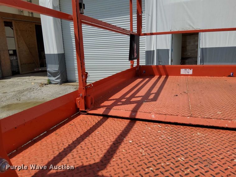 image for item EJ0058 2018 SkyJack SJ6832 RT scissor lift