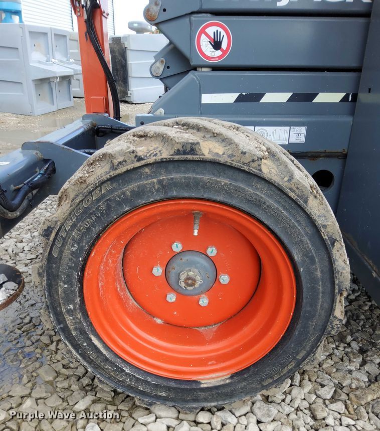 image for item EJ0058 2018 SkyJack SJ6832 RT scissor lift