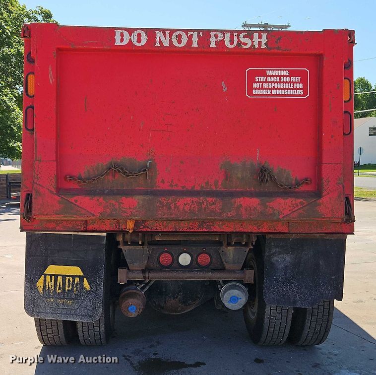 image for item EJ0062 2015 Peterbilt 567 dump truck