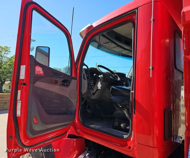 image for item EJ0062 2015 Peterbilt 567 dump truck