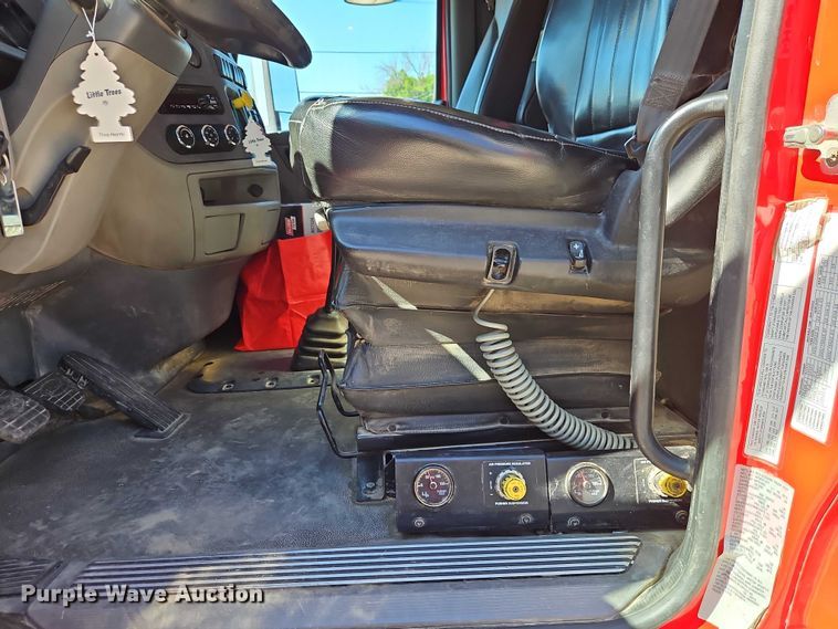 image for item EJ0062 2015 Peterbilt 567 dump truck