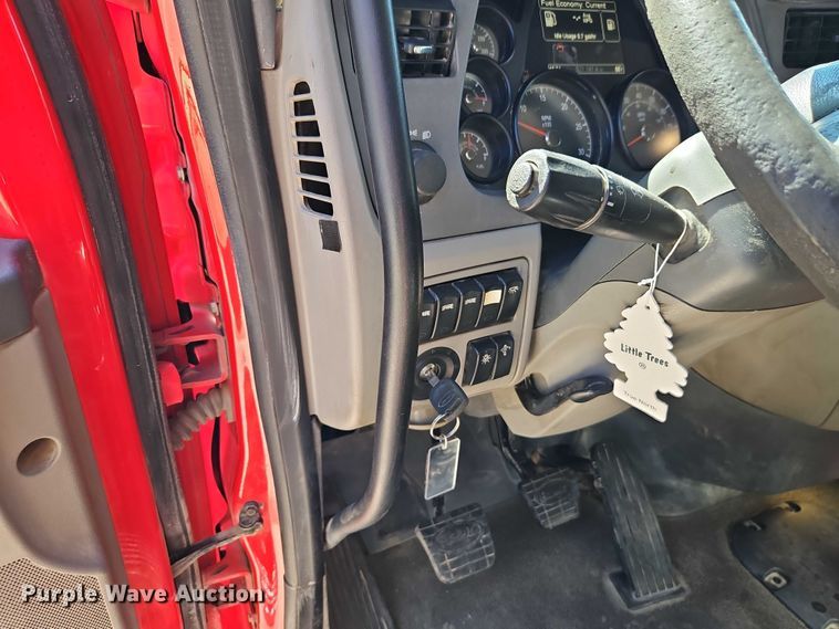 image for item EJ0062 2015 Peterbilt 567 dump truck