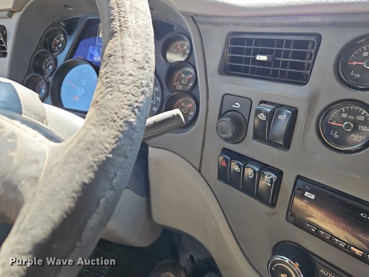 image for item EJ0062 2015 Peterbilt 567 dump truck