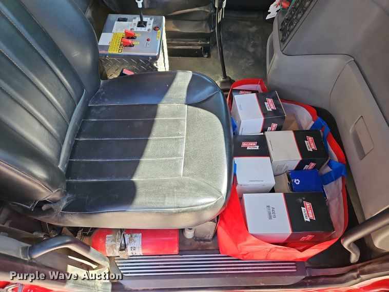 image for item EJ0062 2015 Peterbilt 567 dump truck