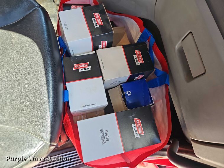 image for item EJ0062 2015 Peterbilt 567 dump truck