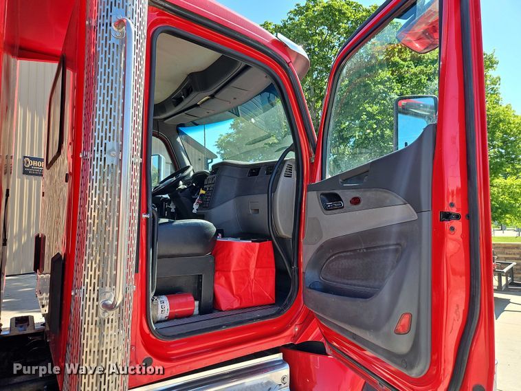 image for item EJ0062 2015 Peterbilt 567 dump truck