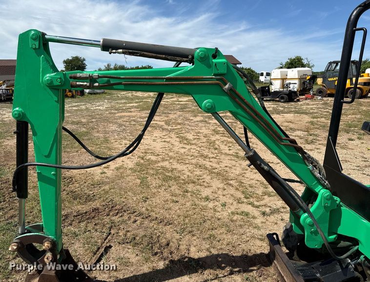 image for item EJ3747 2005 Bobcat 323 J mini excavator