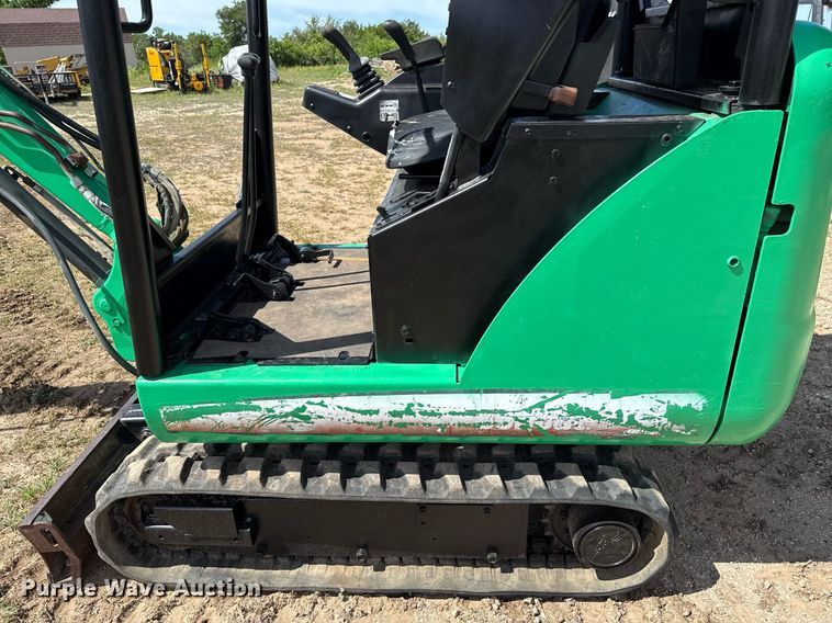 image for item EJ3747 2005 Bobcat 323 J mini excavator
