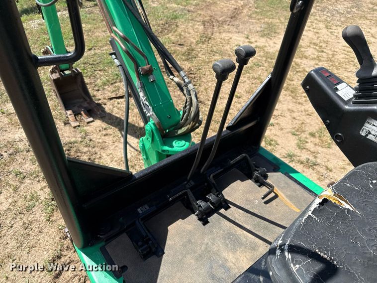 image for item EJ3747 2005 Bobcat 323 J mini excavator