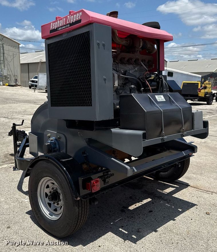 image for item EJ3828 2001 Asphalt Zipper AZ480T cold planer