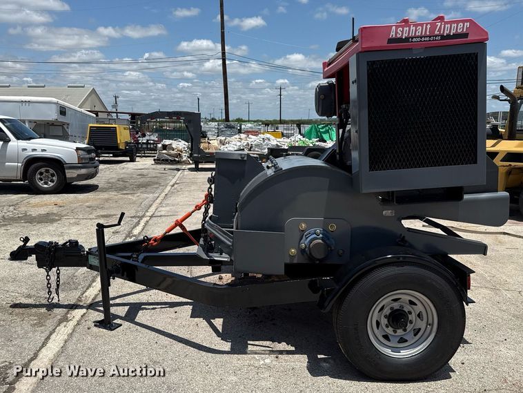 image for item EJ3828 2001 Asphalt Zipper AZ480T cold planer