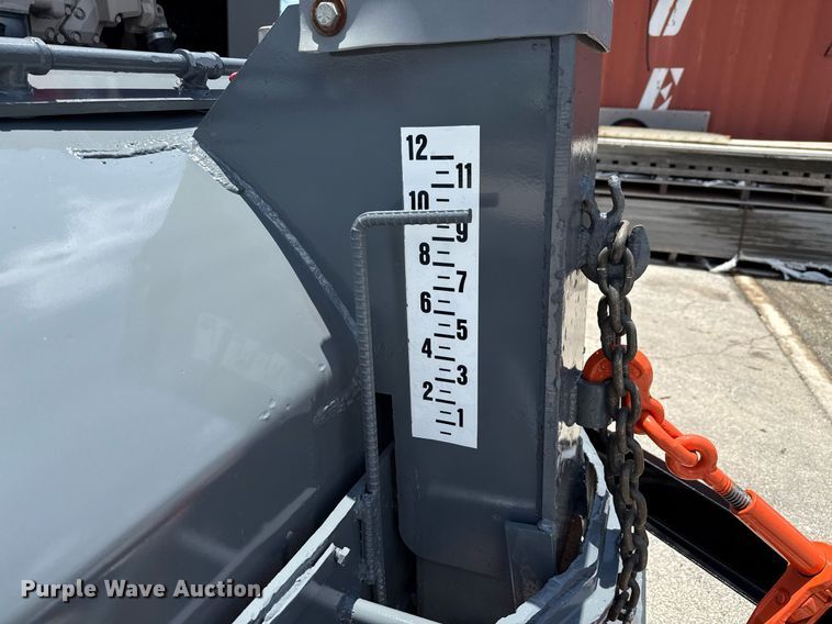 image for item EJ3828 2001 Asphalt Zipper AZ480T cold planer